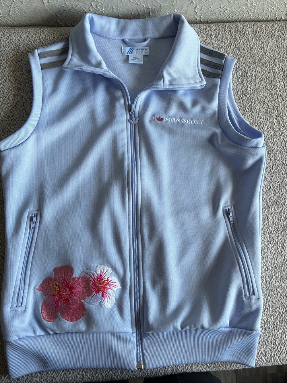 Vintage adidas I Love Honolulu
Sleeveless Track Vest Blue
Hawaiian Floral M - Picture 8 of 16